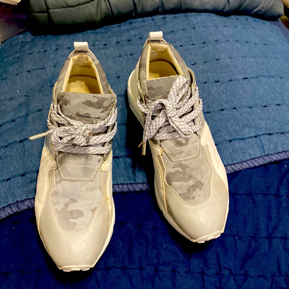 Steve Madden sneaker size 7.5